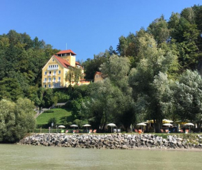  Hotel-Restaurant Faustschlössl  Фельдкирхен-На-Дунае